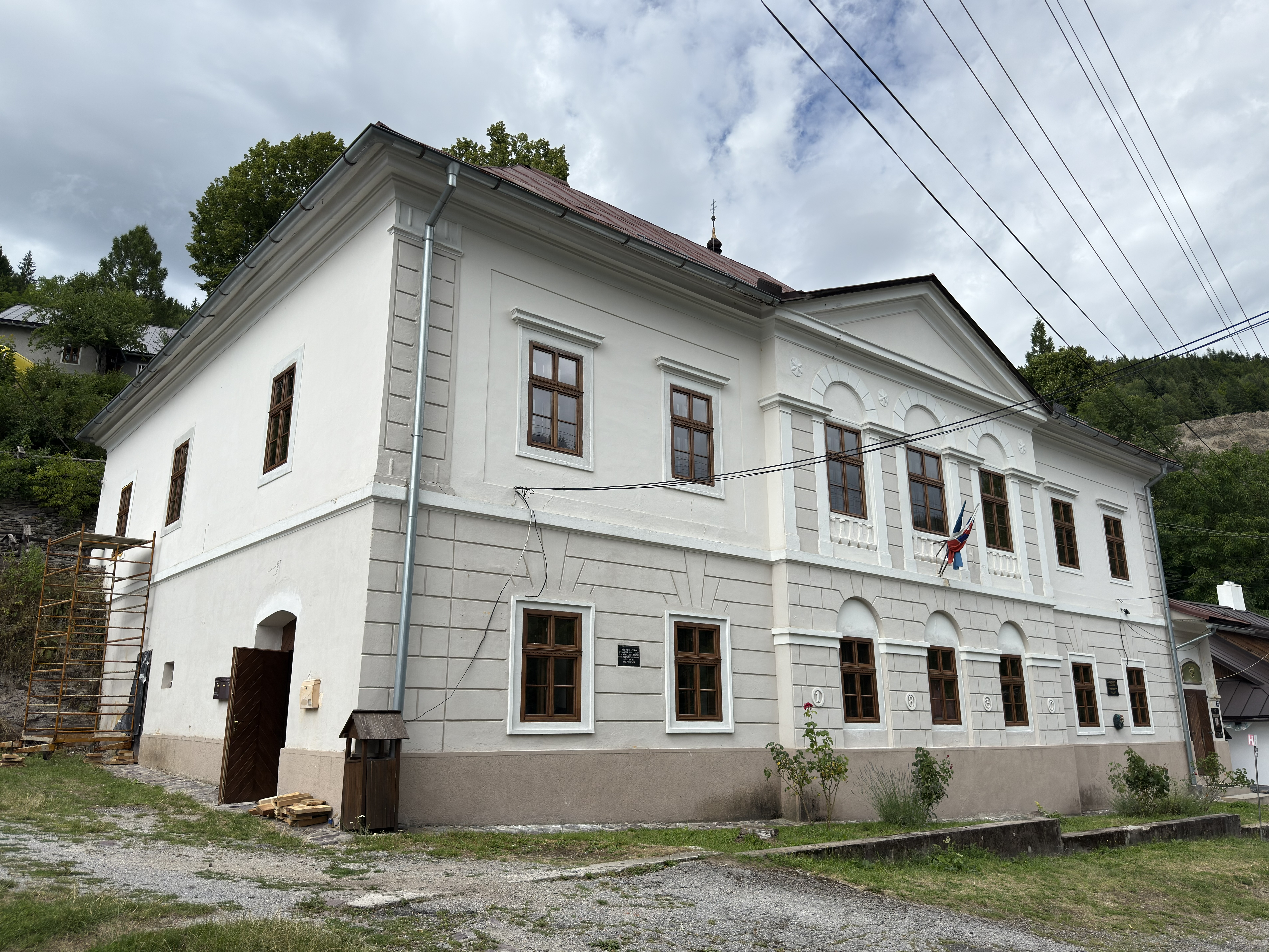 DREVIS – Špania Dolina - Obecný úrad